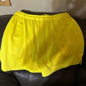 Nike Sportswear Essential Mesh Openhole Yellow Short Shorts 5’ Inch EUC Large